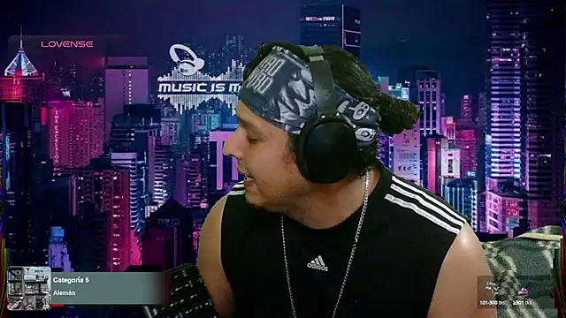 Snapshot of chino_roz chatting on February 25, 2025, 3:05 pm chino roz online show from February 25, 2025, 3:05 pm