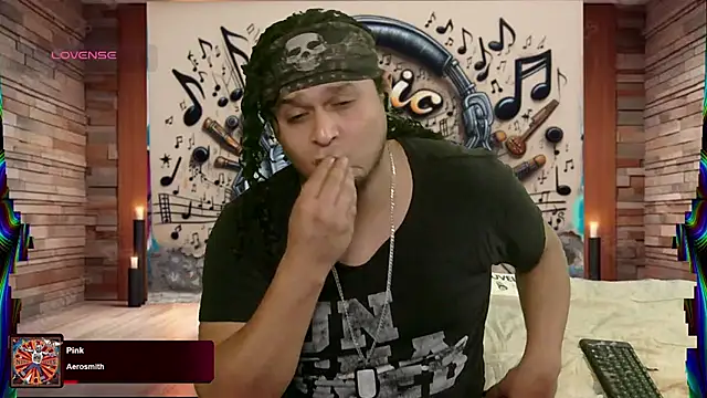 Snapshot of chino_roz chatting on March 11, 2025, 7:37 am chino roz online show from March 11, 2025, 7:37 am