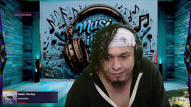 Snapshot of chino_roz chatting on March 17, 2025, 2:56 pm chino roz online show from March 17, 2025, 2:56 pm