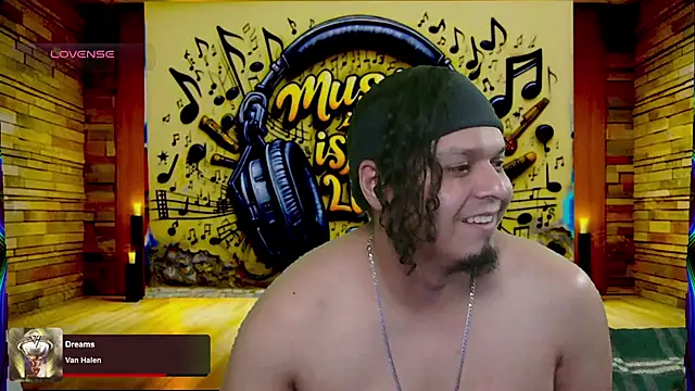 Snapshot of chino_roz chatting on March 19, 2025, 11:25 pm chino roz online show from March 19, 2025, 11:25 pm