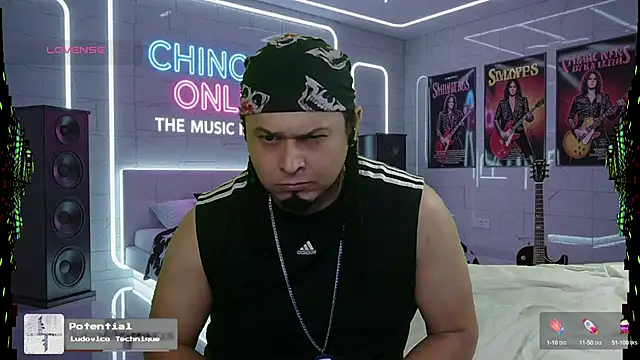 Snapshot of chino_roz chatting on October 14, 2025, 9:10 am chino roz online show from October 14, 2025, 9:10 am