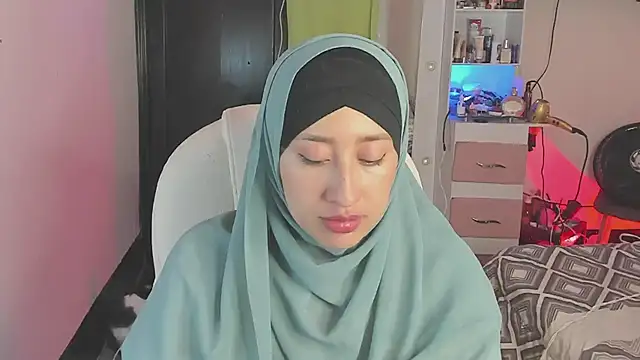 Snapshot of adila_anich chatting on December 4, 2024, 12:19 am adila anich online show from December 4, 2024, 12:19 am