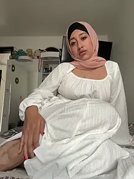 Snapshot of adila_anich chatting on December 14, 2024, 7:46 pm adila anich online show from December 14, 2024, 7:46 pm