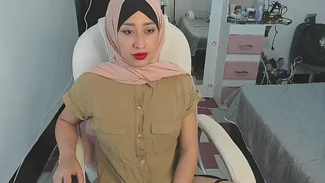 Snapshot of adila_anich chatting on December 20, 2024, 12:08 am adila anich online show from December 20, 2024, 12:08 am