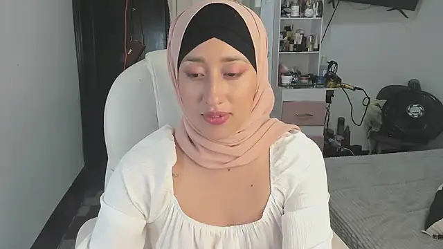 Snapshot of adila_anich chatting on January 7, 2025, 3:24 am adila anich online show from January 7, 2025, 3:24 am