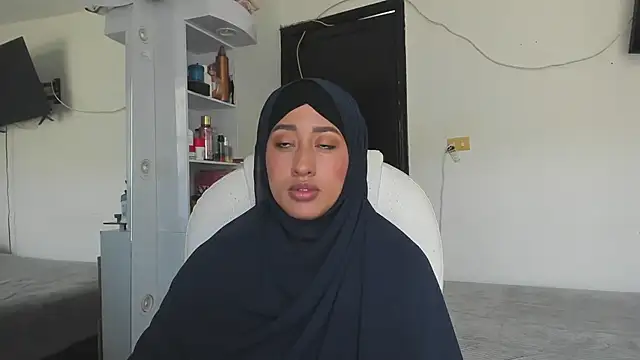 Snapshot of adila_anich chatting on September 28, 2025, 8:36 pm adila anich online show from September 28, 2025, 8:36 pm