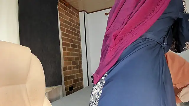 Snapshot of adila_anich chatting on November 7, 2025, 11:27 pm adila anich online show from November 7, 2025, 11:27 pm