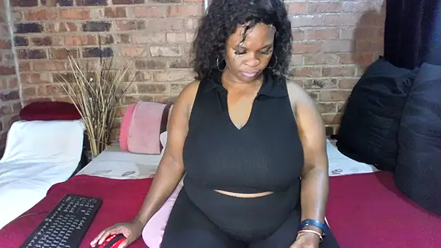 Snapshot of DIRTIENASTY chatting on October 28, 2025, 5:33 am DIRTIENASTY online show from October 28, 2025, 5:33 am