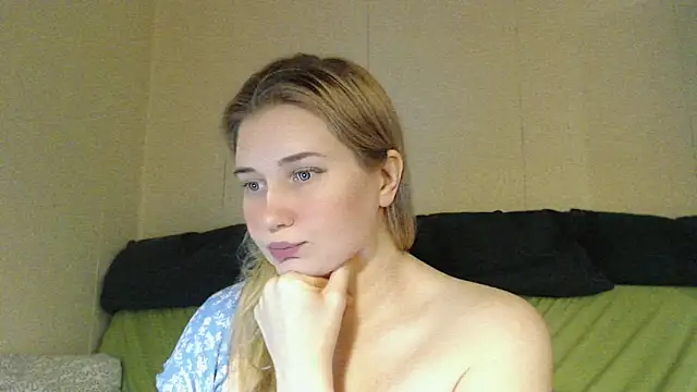 Snapshot of mmmPinUpGirl chatting on February 1, 2026, 9:02 pm mmmPinUpGirl online show from February 1, 2026, 9:02 pm
