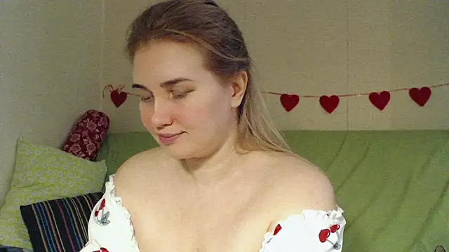 Snapshot of mmmPinUpGirl chatting on February 20, 2026, 7:54 am mmmPinUpGirl online show from February 20, 2026, 7:54 am