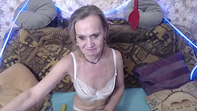 MissBekker online show from December 17, 2025, 7:31 pm