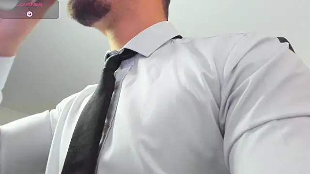 Snapshot of WilsonJules chatting on October 5, 2025, 5:50 am WilsonJules online show from October 5, 2025, 5:50 am