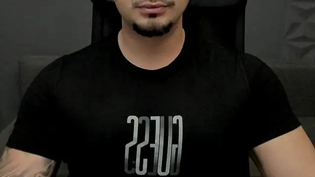 TonyWilcox online show from November 13, 2025, 5:39 am