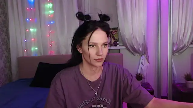 Snapshot of Zlata888 chatting on November 3, 2025, 8:43 pm Zlata888 online show from November 3, 2025, 8:43 pm