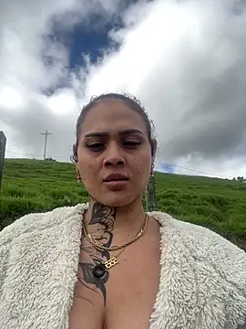 ohyesly  online show from January 7, 2026, 2:08 pm