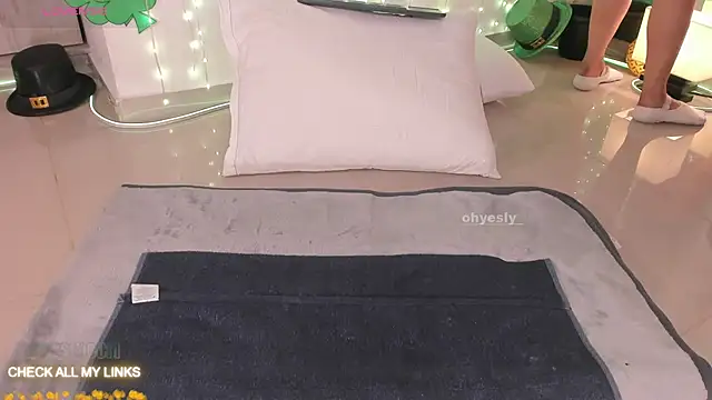 ohyesly  online show from March 4, 2026, 10:10 am