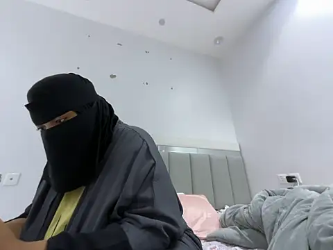 Snapshot of Submissive_Arab chatting on January 2, 2025, 4:46 pm Submissive Arab online show from January 2, 2025, 4:46 pm
