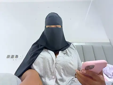 Snapshot of Submissive_Arab chatting on February 7, 2025, 11:13 pm Submissive Arab online show from February 7, 2025, 11:13 pm