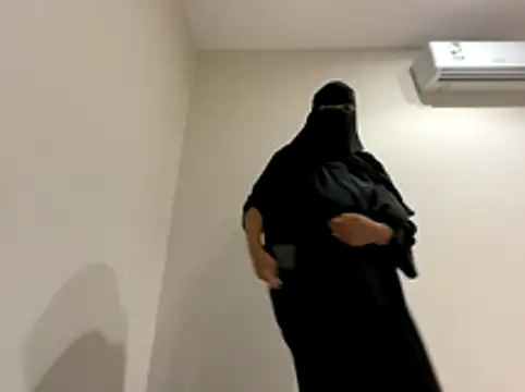 Snapshot of Submissive_Arab chatting on November 9, 2025, 9:35 pm Submissive Arab online show from November 9, 2025, 9:35 pm