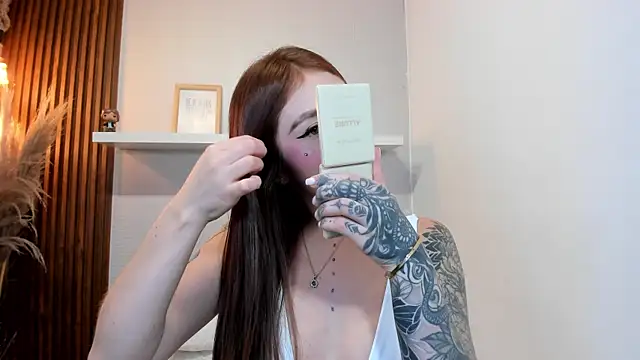 Snapshot of LANA-JONNES chatting on October 26, 2025, 4:18 am LANA-JONNES online show from October 26, 2025, 4:18 am