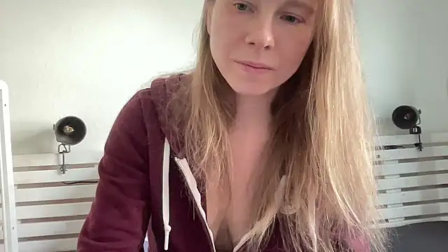 Snapshot of SweetLucy96 chatting on December 24, 2024, 9:28 am SweetLucy96 online show from December 24, 2024, 9:28 am