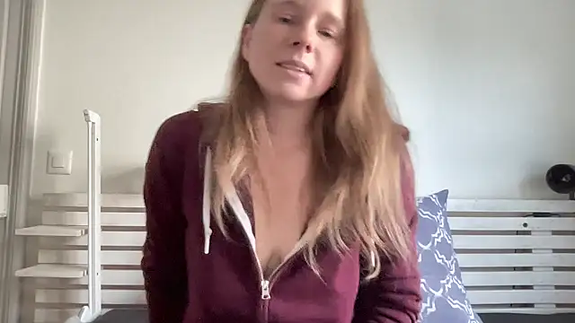 Snapshot of SweetLucy96 chatting on December 24, 2024, 1:28 pm SweetLucy96 online show from December 24, 2024, 1:28 pm