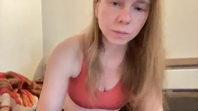 Snapshot of SweetLucy96 chatting on March 19, 2025, 10:00 am SweetLucy96 online show from March 19, 2025, 10:00 am