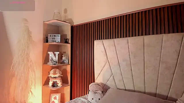  Niah  online show from October 16, 2025, 7:48 pm