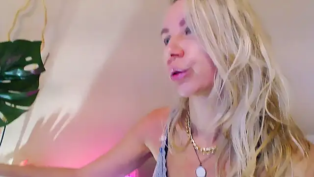 OLIVIA CANDY online show from June 1, 2026, 5:09 am