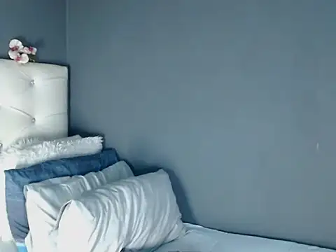 Snapshot of _MoniqueLovay_ chatting on September 21, 2025, 11:01 am MoniqueLovay online show from September 21, 2025, 11:01 am