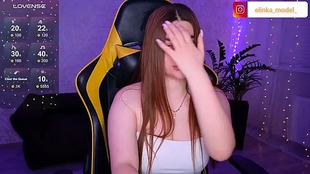 Snapshot of Elishka_ chatting on December 8, 2024, 8:04 pm Elishka online show from December 8, 2024, 8:04 pm