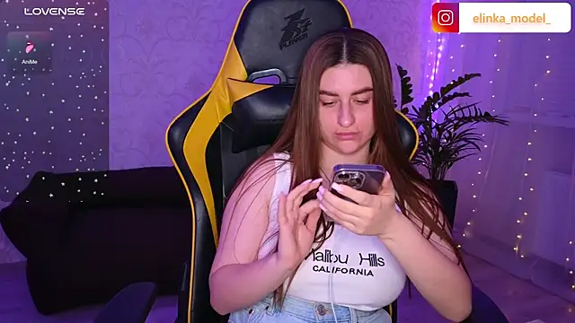 Snapshot of Elishka_ chatting on December 9, 2024, 8:44 pm Elishka online show from December 9, 2024, 8:44 pm