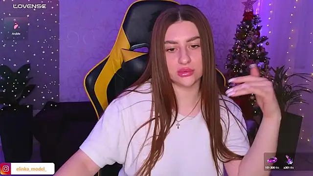 Snapshot of Elishka_ chatting on December 19, 2024, 6:34 pm Elishka online show from December 19, 2024, 6:34 pm