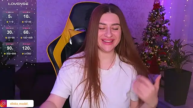 Snapshot of Elishka_ chatting on December 19, 2024, 9:38 pm Elishka online show from December 19, 2024, 9:38 pm