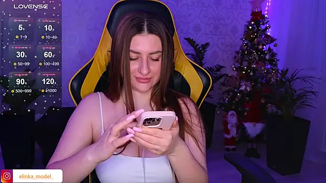 Snapshot of Elishka_ chatting on January 1, 2025, 5:44 pm Elishka online show from January 1, 2025, 5:44 pm