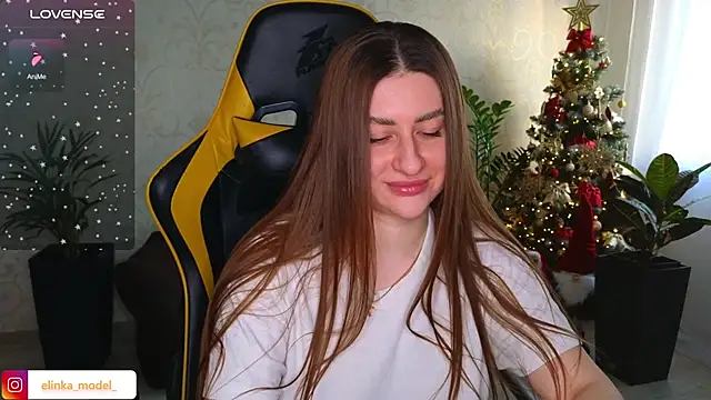 Snapshot of Elishka_ chatting on January 9, 2025, 6:27 am Elishka online show from January 9, 2025, 6:27 am