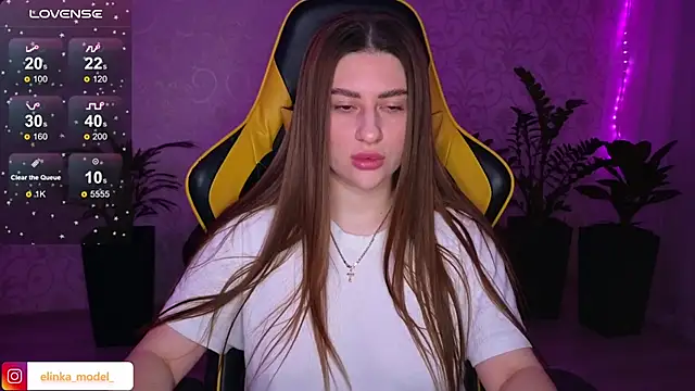 Snapshot of Elishka_ chatting on February 5, 2025, 5:09 am Elishka online show from February 5, 2025, 5:09 am