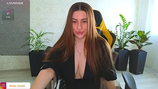 Snapshot of Elishka_ chatting on February 10, 2025, 8:53 am Elishka online show from February 10, 2025, 8:53 am