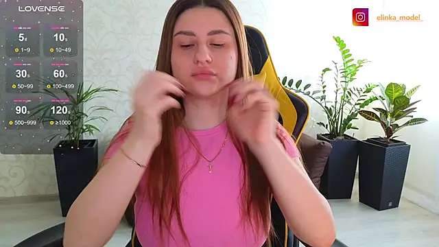 Snapshot of Elishka_ chatting on February 17, 2025, 6:53 am Elishka online show from February 17, 2025, 6:53 am