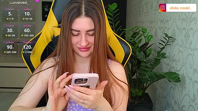 Snapshot of Elishka_ chatting on March 8, 2025, 6:10 am Elishka online show from March 8, 2025, 6:10 am