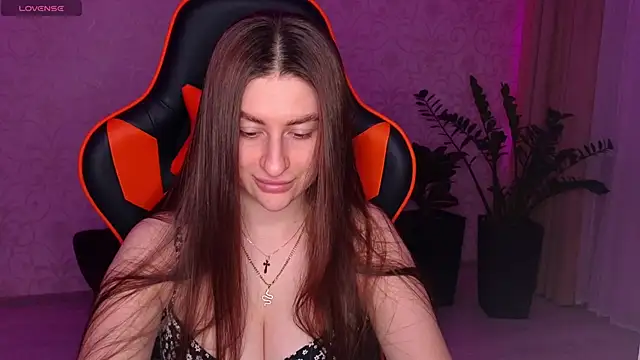 Snapshot of Elishka_ chatting on September 21, 2025, 8:43 pm Elishka online show from September 21, 2025, 8:43 pm