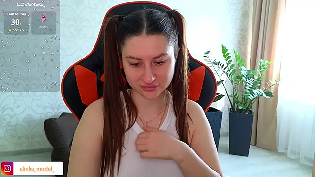 Snapshot of Elishka_ chatting on October 4, 2025, 6:55 am Elishka online show from October 4, 2025, 6:55 am