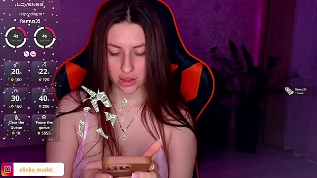 Snapshot of Elishka_ chatting on October 4, 2025, 7:01 pm Elishka online show from October 4, 2025, 7:01 pm