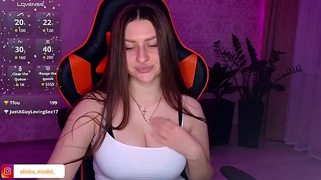 Snapshot of Elishka_ chatting on October 6, 2025, 7:11 pm Elishka online show from October 6, 2025, 7:11 pm