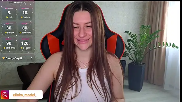 Snapshot of Elishka_ chatting on November 12, 2025, 7:53 am Elishka online show from November 12, 2025, 7:53 am