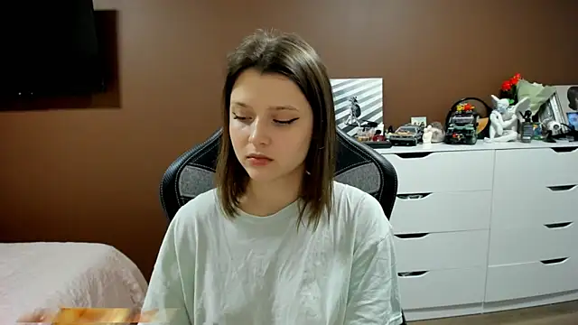 SoniNesti online show from February 26, 2026, 2:16 pm