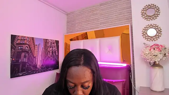 Snapshot of ShaniaBrownn chatting on December 2, 2025, 7:42 pm ShaniaBrownn online show from December 2, 2025, 7:42 pm