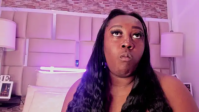 Snapshot of ShaniaBrownn chatting on December 17, 2025, 7:53 pm ShaniaBrownn online show from December 17, 2025, 7:53 pm