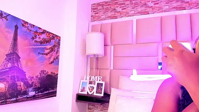 Snapshot of ShaniaBrownn chatting on December 22, 2025, 8:28 pm ShaniaBrownn online show from December 22, 2025, 8:28 pm