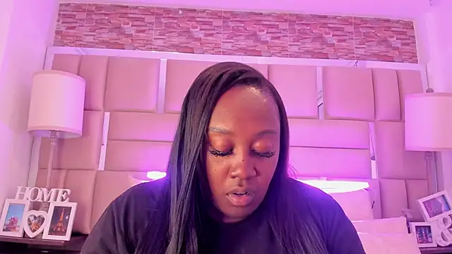 Snapshot of ShaniaBrownn chatting on January 6, 2026, 7:39 pm ShaniaBrownn online show from January 6, 2026, 7:39 pm